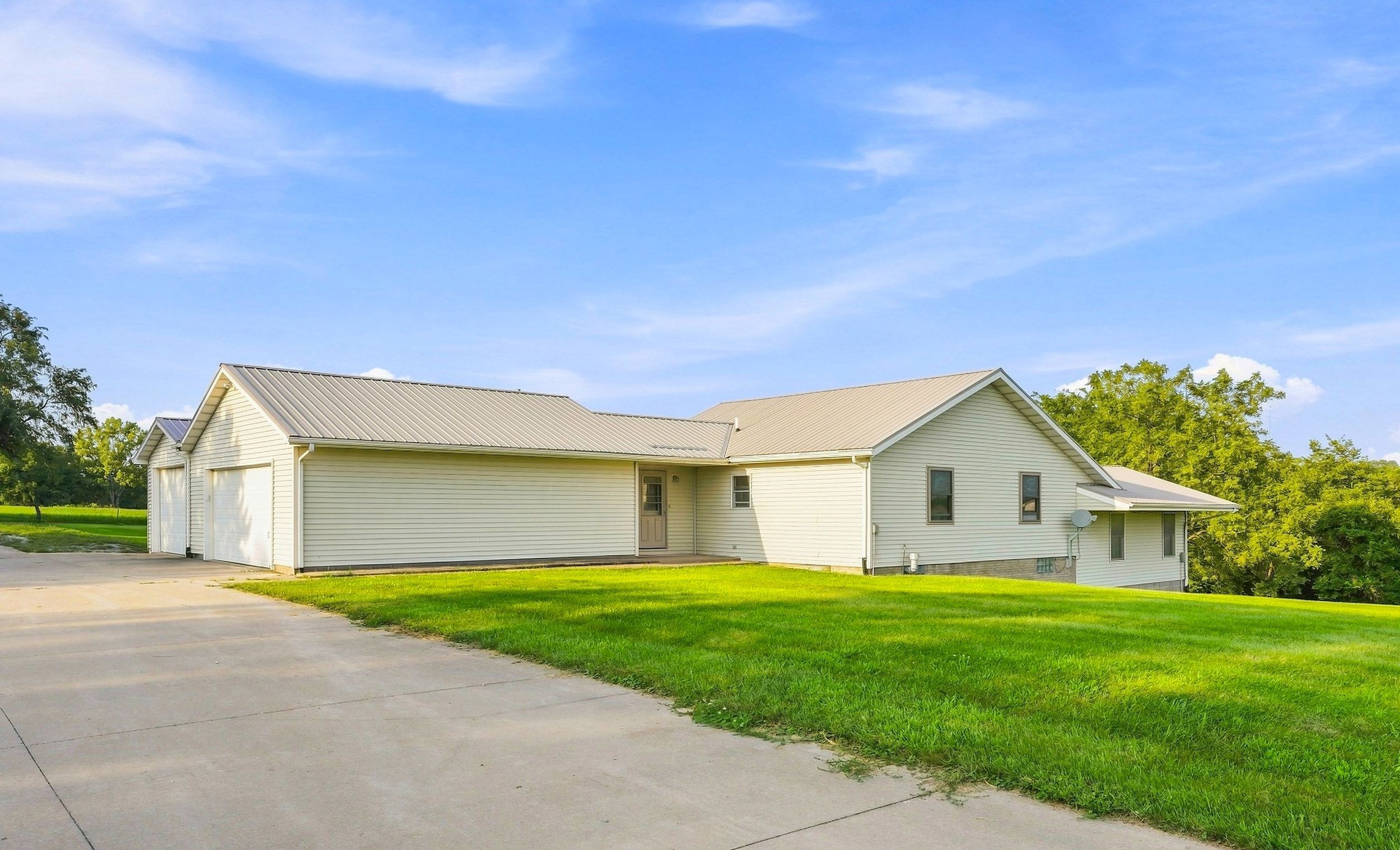 Listing Photo: 2960 160th St 0001-